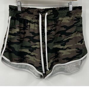 Rue 21 + Plus Size Green Camo Print Women's Booty Shorts Size 2X 70's Look